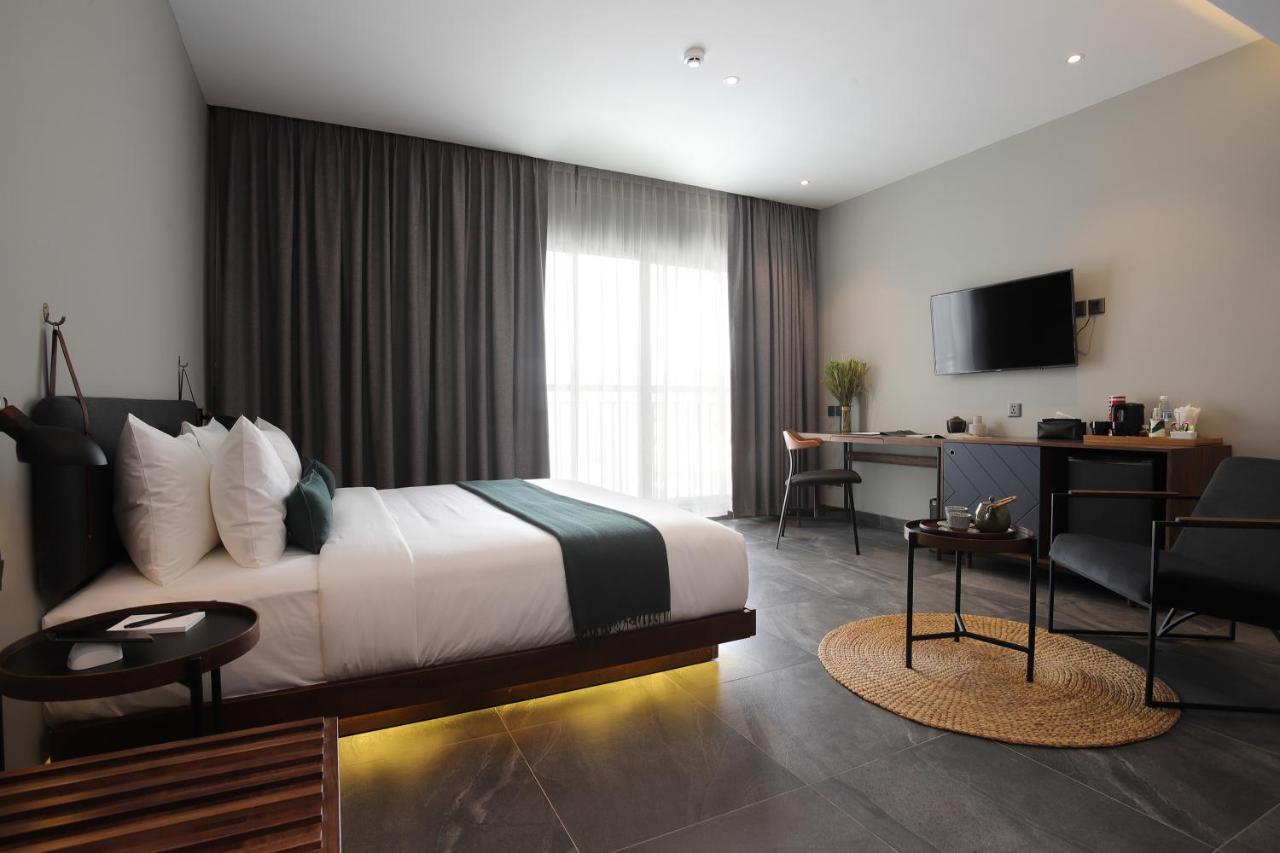 Baitong Hotel & Resort Phnom Penh Exteriör bild