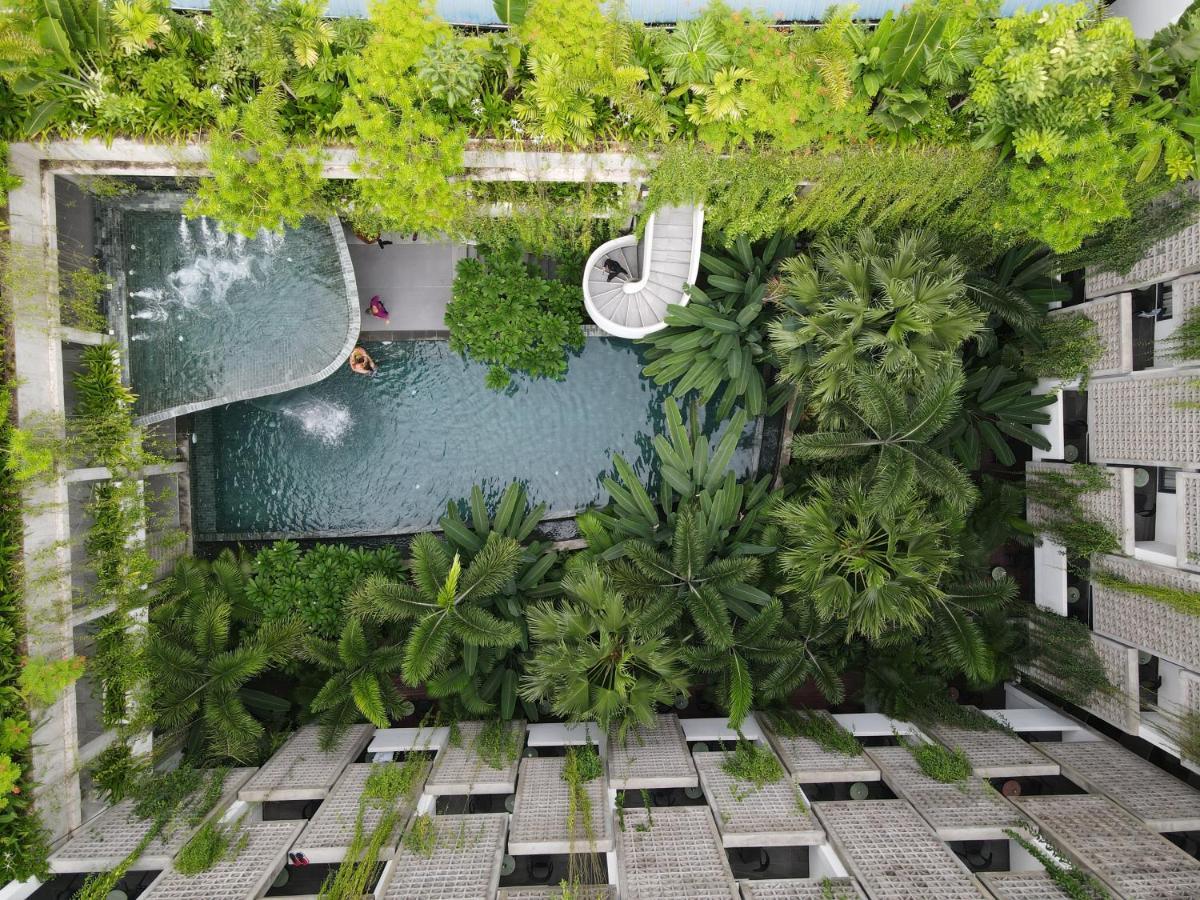 Baitong Hotel & Resort Phnom Penh Exteriör bild