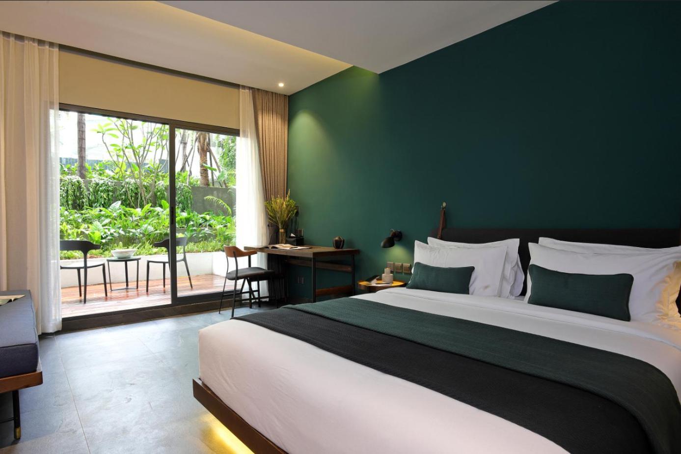 Baitong Hotel & Resort Phnom Penh Exteriör bild