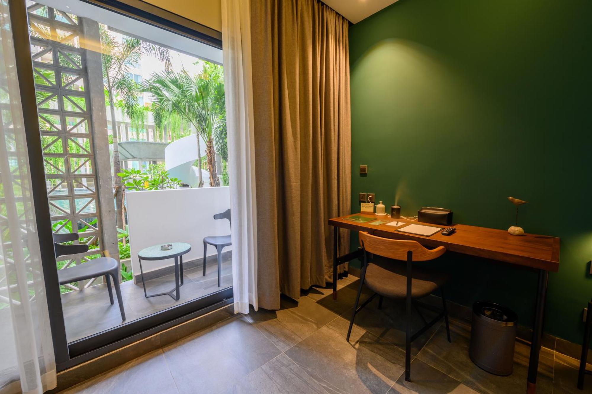 Baitong Hotel & Resort Phnom Penh Exteriör bild