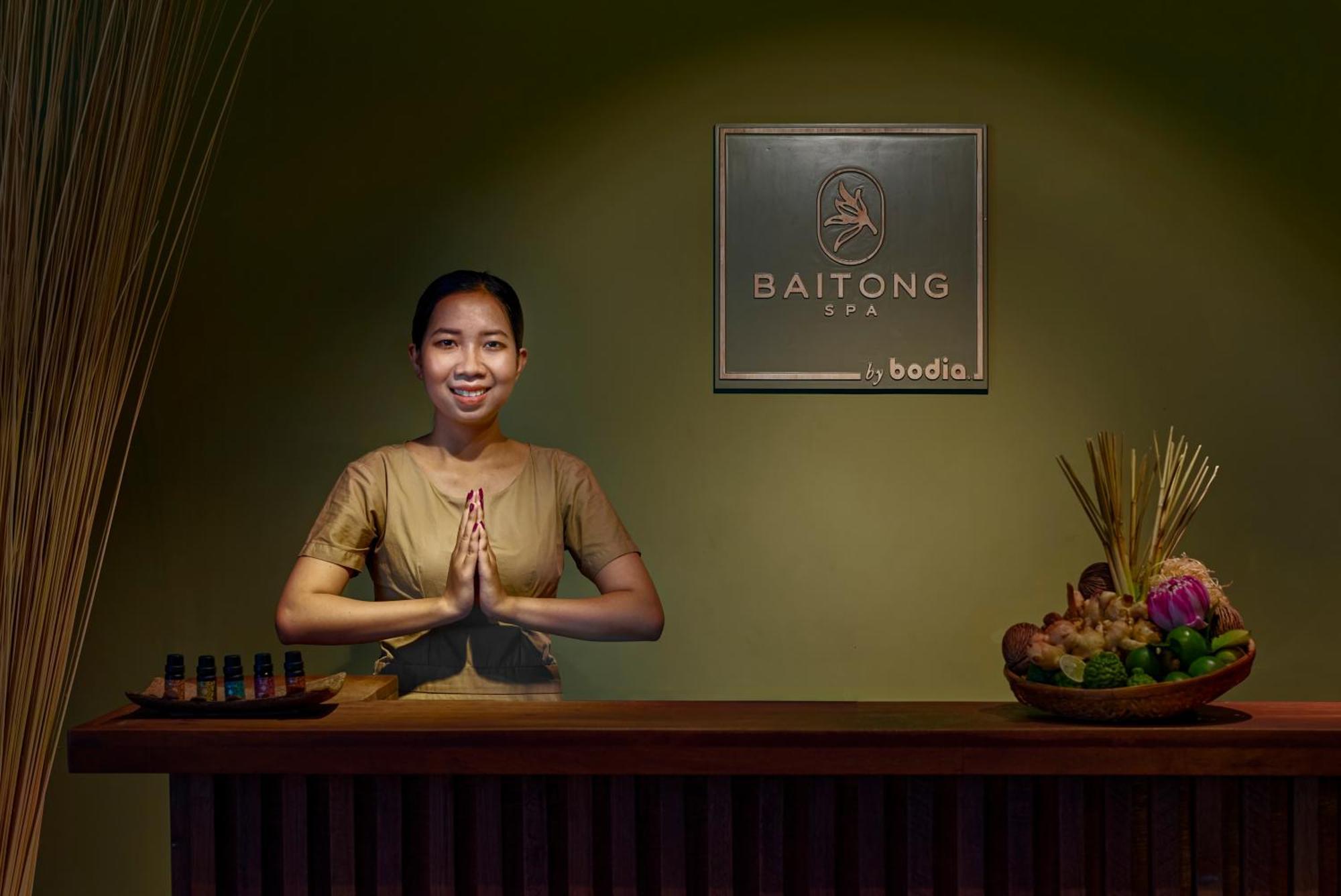 Baitong Hotel & Resort Phnom Penh Exteriör bild
