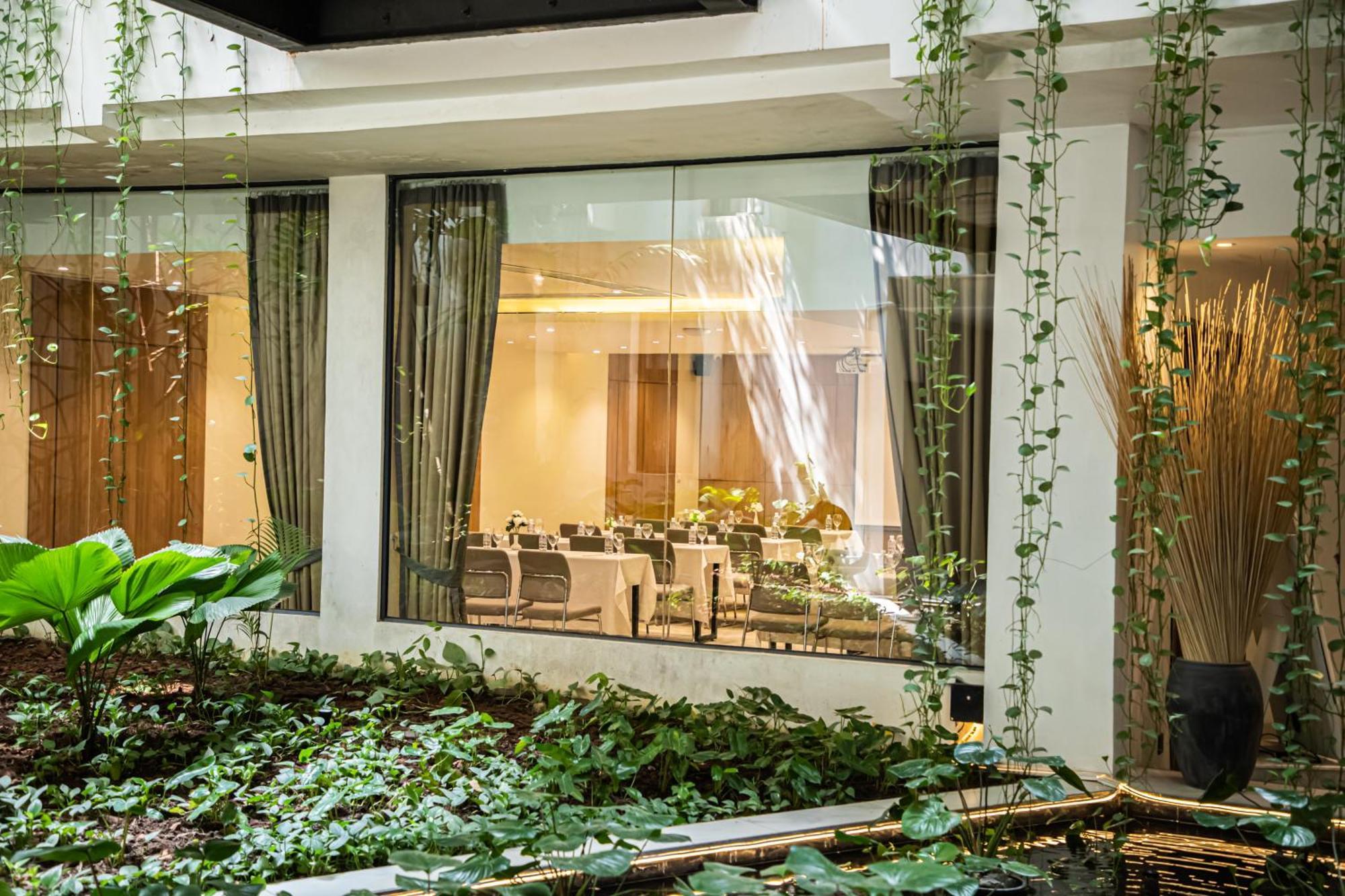 Baitong Hotel & Resort Phnom Penh Exteriör bild