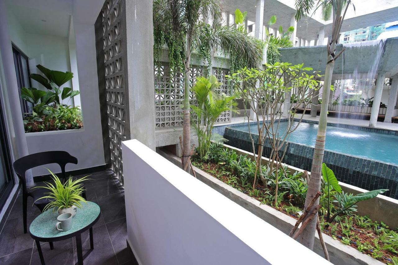 Baitong Hotel & Resort Phnom Penh Exteriör bild