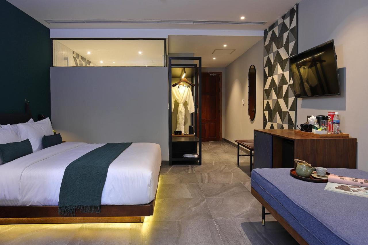 Baitong Hotel & Resort Phnom Penh Exteriör bild